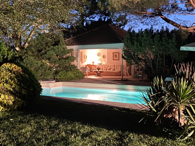 nuit pool house